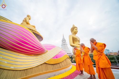 ภาพ No.119015:คณะพุทธบุตรธรรมยาตราร่วมปฏิบัติธรรม และถ่ายภาพหมู่ประวัติศาสตร์ ในโครงการธรรมยาตราฯ ปีที่ 12  วันที่ 25 มกราคม พ.ศ. 2567  ณ อาคารธรรมยาตรา กตัญญูบูชามหาปูชนียาจารย์  ตรงข้ามวัดปากน้ำภาษีเจริญ จ.กรุงเทพมหานคร