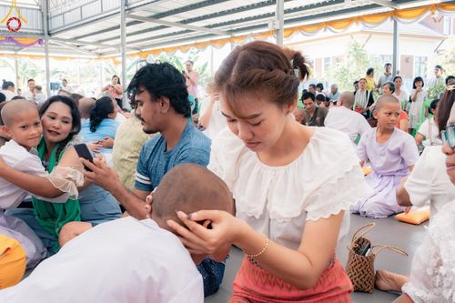 ภาพ No.133468:พิธีขอขมารับผ้าไตร, พิธีบรรพชาสามเณร, สามเณรออกบิณฑบาต ในโครงการบรรพชาสามเณร ฟื้นฟูพระพุทธศาสนาทั่วไทย  ณ ศูนย์ปฏิบัติธรรม และอบรมเยาวชนเมืองยะลา วันที่ 3 เมษายน พ.ศ. 2567