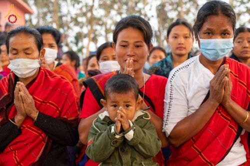 ภาพ No.76409:คณะสงฆ์และสามเณรบิณฑบาต ประเทศบังกลาเทศ วันที่ 11 กุมภาพันธ์ พ.ศ. 2566