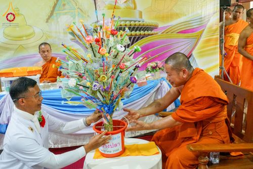 ภาพ No.202244:พิธีเจริญพระพุทธมนต์ ปฏิบัติธรรม มอบทุนการศึกษา ถวายสังฆทาน 108 วัด เพื่อถวายเป็นพุทธบูชา และขับเคลื่อนโครงการหมู่บ้านรักษาศีล 5 โดยคณะสงฆ์จังหวัดนครปฐม คณะศิษยานุศิษย์วัดพระธรรมกาย โครงการธรรมยาตรา ปีที่ 13 ณ วัดบางปลา อำเภอบางเลน จังหวัดนครปฐม
