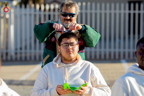 ภาพ No.231187:วันศุกร์ที่ 27 มิถุนายน พ.ศ. 2568 พิธีตัดปอยผมและพิธีปลงผมนาคธรรมทายาทแห่งทวีปแอฟริกา พ.ศ. 2568  โครงการบรรพชาอุปสมบทพระธรรมทายาทนานาชาติแห่งทวีปแอฟริกา ครั้งที่ 2 ณ วัดพระธรรมกายโจฮันเนสเบิร์ก สาธารณรัฐแอฟริกาใต้