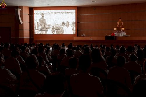 ภาพ No.242265:วันที่ ๒๙ - ๓๑ สิงหาคม พ.ศ. ๒๕๖๘ สัมมนารวมใจผู้นำบุญ บูชาธรรม ๘๑ ปี  หลวงพ่อธัมมชโย รุ่นที่ ๒ กฐินสามัคคีทั่วไทย ๓๐,๐๐๐ วัด โครงการอุปสมบทบูชาธรรมมหาปูชนียาจารย์  ๓,๐๐๐ รูป