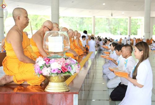 ภาพ No.229703:วันที่ 25 มิถุนายน พ.ศ. 2568 (แรม 15 ค่ำ เดือน 7) พิธีบุพเปตพลี ครั้งที่ 166 ร่วมอุทิศบุญแด่หมู่ญาติที่ล่วงลับไปแล้ว และสืบทอดอายุพระพุทธศาสนา ณ หอฉันคุณยายอาจารย์ฯ วัดพระธรรมกาย