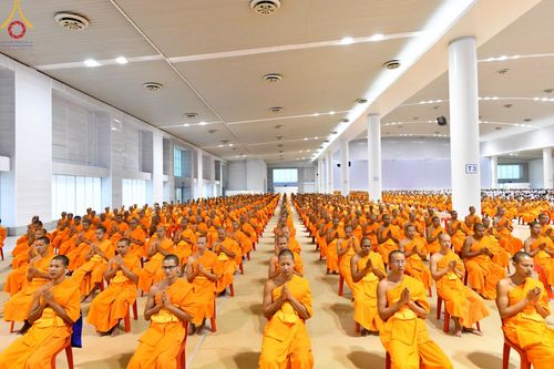 ภาพ No.146115:วันมหารำลึก ครั้งที่ 34 พิธีร่วมรำลึกถึงนักสร้างบารมีที่ล่วงลับไปแล้ว , พิธีสวดพระพุทธมนต์ ณ ห้องแก้วสารพัดนึก 1 วัดพระธรรมกาย วันเสาร์ที่ 27 กรกฎาคม พ.ศ. 2567