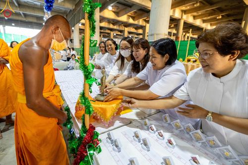 ภาพ No.123598:พิธีถวายสลากภัต แด่พระภิกษุสงฆ์ เพื่อโครงการธรรมยาตรา กตัญญูบูชา มหาปูชนียาจารย์ พระมงคลเทพมุนี (สด จนฺทสโร) พระผู้ปราบมาร อนุสรณ์สถาน 7 แห่ง ปีที่ 12 ระหว่างวันที่ 2 - 31 มกราคม พ.ศ.2567
