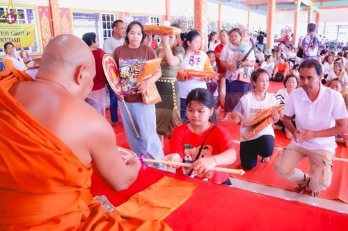 ภาพ No.179274:พิธีทอดกฐิน ณ วัดถ้ำคีรีวงศ์ อ.เปิ้นดัง รัฐเคด้าห์ ประเทศมาเลเซีย ในโครงการกฐินสามัคคีทั่วไทย 30,000 วัด บูชาธรรม 80 ปี หลวงพ่อธัมมชโย โดยคณะศิษยานุศิษย์วัดพระธรรมกาย วันที่ 1 พฤศจิกายน พ.ศ. 2567