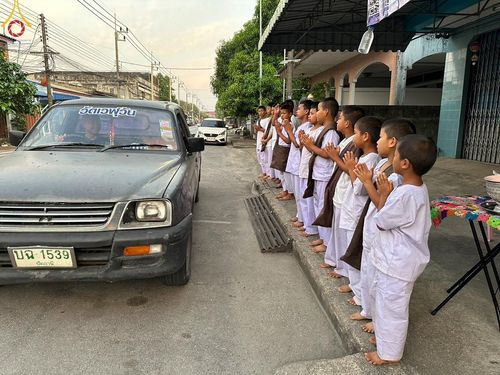 ภาพ No.133280:กิจวัตรกิจกรรมการฝึกตัวก่อนบวช และพิธีตัดปอยผมธรรมทายาท ณ ศูนย์ปฏิบัติธรรมและอบรมเยาวชนเมืองยะลา วันที่ 1-2 เมษายน พ.ศ. 2567