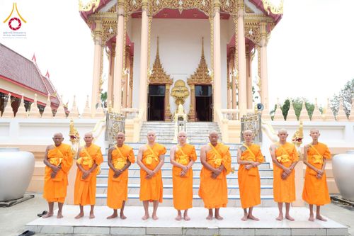 ภาพ No.277954:พิธีตัดปอยผมและปลงผมนาคธรรมทายาท พิธีขอขมาผู้ปกครอง ณ ศูนย์อบรมเยาวชนนครปฐม จ.นครปฐม และพิธีมอบบาตร ผ้าไตร นาคธรรมทายาท พิธีบรรพชา อุปสมบทหมู่ ณ วัดลาดหญ้าไทร จ.นครปฐม