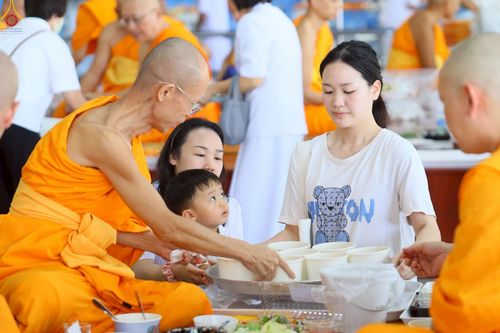 ภาพ No.237980:วันเสาร์ที่ 9 สิงหาคม พ.ศ. 2568 (วันพระ ขึ้น 15 ค่ำ เดือน 9) พิธีบุพเปตพลี ครั้งที่ 168 ร่วมอุทิศบุญแด่หมู่ญาติที่ล่วงลับไปแล้ว และสืบทอดอายุพระพุทธศาสนา ณ หอฉันคุณยายอาจารย์ฯ วัดพระธรรมกาย