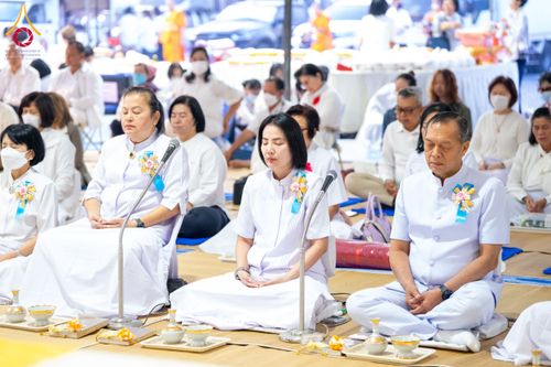 ภาพ No.200225:พิธีถวายภัตตาหารเป็นสังฆทาน แด่พระธรรมยาตรา ณ อนุสรณ์สถานบางปลา วัดบางปลา อำเภอบางเลน จังหวัดนครปฐม ในโครงการธรรมยาตรา กตัญญูบูชา มหาปูชนียาจารย์ พระมงคลเทพมุนี(สด จนฺทสโร) พระผู้ปราบมาร อนุสรณ์สถาน 7 แห่ง ปีที่ 13 วันที่ 23 มกราคม พ.ศ. 2568