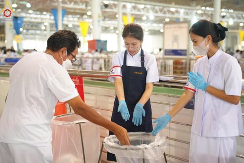 ภาพ No.134599:V.35 เพื่อบุญต้นเดือน การรับบุญของเจ้าหน้าที่หน่วยงานต่างๆ เพื่องานบุญวันอาทิตย์ต้นเดือน ณ วัดพระธรรมกาย วันที่ 7 เมษายน พ.ศ. 2567