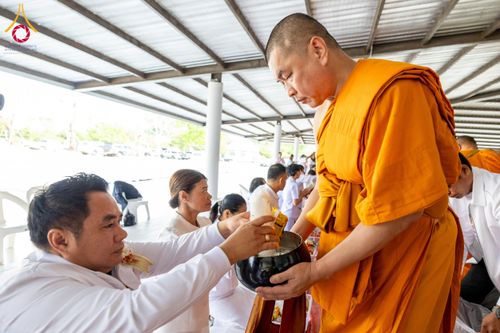 ภาพ No.212456:วันเสาร์ที่ 22 มีนาคม พ.ศ. 2568 พิธีถวายสังฆทานแด่คณะสงฆ์ 323 วัด ปีที่ 21 ครั้งที่ 175 พิธีมอบกองทุนหนุนแรงใจช่วยครูใต้ ปีที่ 18 ครั้งที่ 139 และพิธีทำบุญอุทิศส่วนกุศลให้ผู้วายชนม์ ณ ศูนย์ปฏิบัติธรรมภาคใต้ อำเภอบางกล่ำ จังหวัดสงขลา