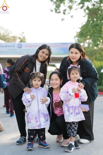 ภาพ No.193890:วัดพระธรรมกาย จัดงานวันเด็กแห่งชาติ ประจำปี พ.ศ.2568 ออกร้านอาหาร 200 ร้าน มอบของขวัญหลายหมื่นชิ้น วันที่ 12 มกราคม พ.ศ. 2568 วัดพระธรรมกาย อ.คลองหลวง จ.ปทุมธานี