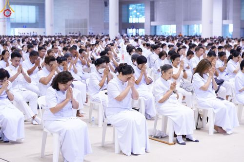 ภาพ No.159502:สัมมนาพิเศษและพิธีมอบองค์พระธรรมกาย 2,000 องค์ ณ ห้องแก้วสารพัดนึก 1 วัดพระธรรมกาย วันอาทิตย์ต้นเดือนที่ 6 ตุลาคม พ.ศ. 2567