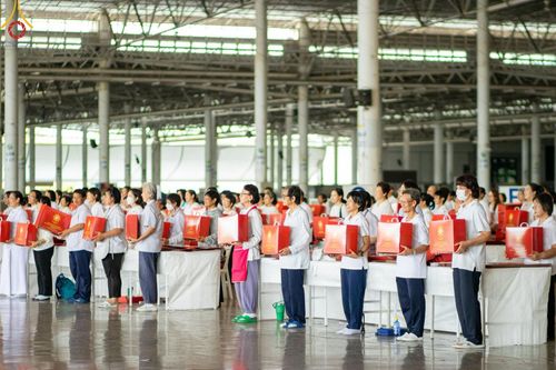 ภาพ No.210899:วันที่ 15 มีนาคม พ.ศ. 2568  บุญบรรจุกล่องไทยธรรม เพื่อถวายแด่พระสังฆาธิการ 40,000 กว่าวัดทั่วไทย ในวันคุ้มครองโลก 22 เมษายน พ.ศ. 2568