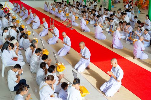 ภาพ No.244712:วันเสาร์ที่ 6 กันยายน พ.ศ. 2568 พิธีขอขมา-รับผ้าไตรของนาคธรรมทายาท โครงการอุปสมบทหมู่บูชาธรรมครบรอบ 108 ปี  วันครูผู้ค้นพบวิชชาธรรมกาย ณ โบสถ์พระไตรปิฎก วัดพระธรรมกาย