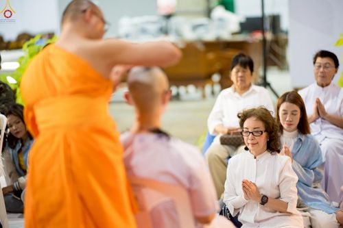 ภาพ No.242980:วันที่ 31 สิงหาคม พ.ศ. 2568 พิธีตัดปอยผมและปลงผม โครงการอุปสมบทหมู่บูชาธรรม ครบรอบ 108 ปี วันครูผู้ค้นพบวิชชาธรรมกาย ณ วัดพระธรรมกาย