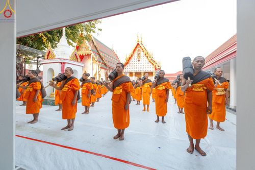 ภาพ No.194204:พระธรรมยาตราปฏิบัติธรรม และถ่ายภาพหมู่ประวัติศาสตร์ ณ วัดสองพี่น้อง ต.ต้นตาล อ.สองพี่น้อง จ.สุพรรณบุรี ในโครงการธรรมยาตรา กตัญญูบูชา มหาปูชนียาจารย์ พระมงคลเทพมุนี(สด จนฺทสโร) พระผู้ปราบมาร อนุสรณ์สถาน 7 แห่ง ปีที่ 13 วันที่ 12 มกราคม พ.ศ. 2568
