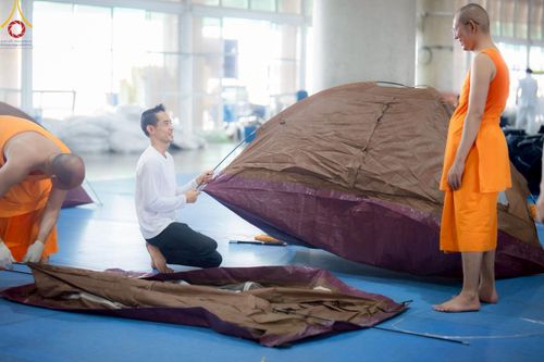 ภาพ No.218291:วันที่ 12-18 เมษายน พ.ศ. 2568 พระภิกษุและเจ้าหน้าที่อาสาสมัคร เตรียมพื้นที่ต้อนรับพักค้างพระสังฆาธิการ เนื่องในงานวันคุ้มครองโลก 22 เมษายน พ.ศ. 2568