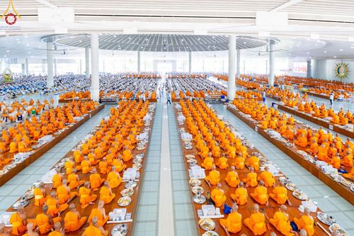 ภาพ No.143207:พิธีถวายภัตตาหารเพื่อเป็นกำลังแห่งการเข้าถึงธรรม ของพระภิกษุสามเณร วัดพระธรรมกาย วันเสาร์ที่ 6 กรกฏาคม พ.ศ. 2567 ณ หอฉันคุณยายอาจารย์ วัดพระธรรมกาย จ.ปทุมธานี