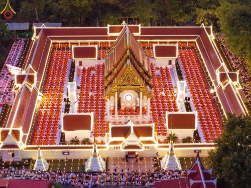 ภาพ No.197172:พิธีจุดประทีปถวายเป็นพุทธบูชา และบูชาธรรมมหาปูชนียาจารย์ ณ วัดโบสถ์(บน) ตำบลบางคูเวียง อำเภอบางกรวย จังหวัดนนทบุรี ในโครงการธรรมยาตรา กตัญญูบูชา มหาปูชนียาจารย์ พระมงคลเทพมุนี(สด จนฺทสโร) พระผู้ปราบมาร อนุสรณ์สถาน 7 แห่ง ปีที่ 13 วันที่ 18 มกราคม พ.ศ. 25