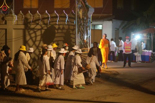 ภาพ No.194852:พิธีจุดประทีปถวายเป็นพุทธบูชา และบูชาธรรมมหาปูชนียาจารย์ ณ วัดสองพี่น้อง ต.ต้นตาล อ.สองพี่น้อง จ.สุพรรณบุรี ในโครงการธรรมยาตรา กตัญญูบูชา มหาปูชนียาจารย์ พระมงคลเทพมุนี(สด จนฺทสโร) พระผู้ปราบมาร อนุสรณ์สถาน 7 แห่ง ปีที่ 13 วันที่ 14 มกราคม พ.ศ. 2568