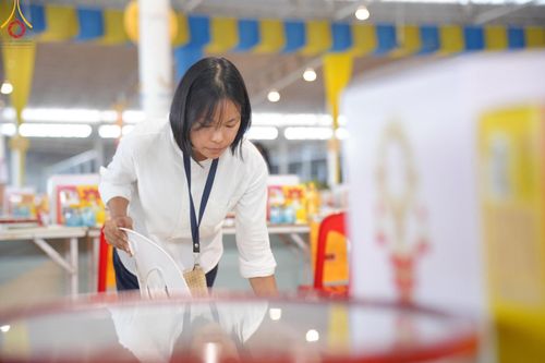 ภาพ No.59665:V.39 ทุ่มสุดใจ ธรรมชัย 80 ปี การเตรียมงาน การปฏิบัติงาน ของเจ้าหน้าที่หน่วยงานต่างๆ เพื่อพิธีฉลองอายุวัฒนมงคล 80 ปี หลวงพ่อธัมมชโย และรับถวายมหาสังฆทาน 10,000 กว่าวัดทั่วประเทศ ในวันคุ้มครองโลก จันทร์ที่ 22 เมษายน พ.ศ. 2567