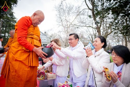 ภาพ No.62403:คณะศิษยานุศิษย์รวมใจสถาปนาและสมโภช ธรรมจักร เพื่ออัญเชิญประดิษฐาน ณ ยอดอุโบสถ 80 ปี หลวงพ่อธัมมชโย วัดพระธรรมกายนิวเจอร์ซี ประเทศสหรัฐอเมริกา  วันอาทิตย์ที่ 7 เมษายน พ.ศ. 2567