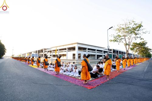 ภาพ No.188448:พิธีต้อนรับพระธรรมยาตรา ในโครงการธรรมยาตรา กตัญญูบูชา มหาปูชนียาจารย์ พระมงคลเทพมุนี(สด จนฺทสโร) พระผู้ปราบมาร อนุสรณ์สถาน 7 แห่ง ปีที่ 13 วันที่ 2 มกราคม พ.ศ. 2568 ณ วัดพระธรรมกาย จ.ปทุมธานี