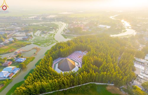 ภาพ No.107401:พิธีตักบาตรพระธรรมยาตราฯ ในโครงการธรรมยาตรากตัญญูบูชา มหาปูชนียาจารย์ พระมงคลเทพมุนี(สด จนฺทสโร) พระผู้ปราบมาร ปีที่ 12 ณ อนุสรณ์สถานมหาวิหารพระมงคลเทพมุนี อ.สองพี่น้อง จ.สุพรรณบุรี วันที่ 7 มกราคม พ.ศ. 2567