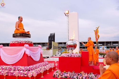 ภาพ No.252918:วันที่ 10 ตุลาคม พ.ศ. 2568 พิธีปลูกต้นทรัพย์บานชื่น ณ ลานธรรม วัดพระธรรมกาย