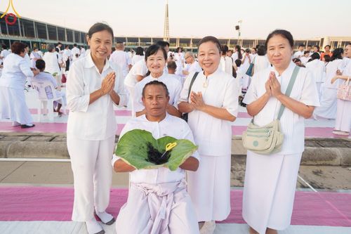 ภาพ No.180021:พิธีปลงผมนาคธรรมทายาท ในโครงการอุปสมบทหมู่ บูชาธรรมมหาปูชนียาจารย์ (ศูนย์อบรมวัดพระธรรมกาย) วันที่ 1 ธันวาคม พ.ศ. 2567 ณ ลานธรรมหารัตนวิหารคด วัดพระธรรมกาย จ.ปทุมธานี