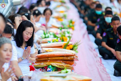 ภาพ No.85923:ตักบาตรพระนานาชาติ 10,000 รูป ใจกลางนครหาดใหญ่ จ.สงขลา วันอาทิตย์ที่ 20 สิงหาคม พ.ศ. 2566