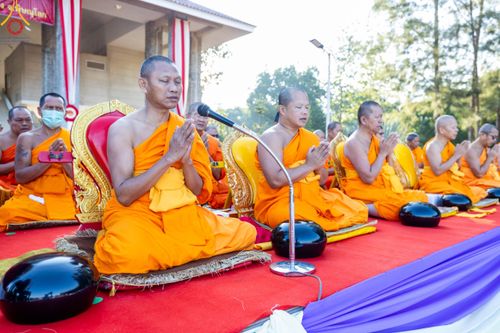 ภาพ No.103866:พิธีตักบาตรพระ 1,000 รูป ครั้งที่ 7 ถวายเป็นพุทธบูชา เพื่อช่วยเหลือคณะสงฆ์ 323 วัด 4 จังหวัดชายแดนภาคใต้ และถวายแด่คณะสงฆ์จังหวัดพิษณุโลก ณ ลานธรรมธุดงคสถานพิษณุโลก อ.วังทอง จ.พิษณุโลก วันที่ 24 ธันวาคม พ.ศ. 2566