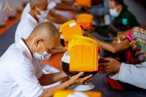 ภาพ No.75953:พิธีบรรพชาสามเณร ณ วัดปันชารี สันติปูร์ อรัญกฏิ เมืองคาร์กาชารี ประเทศบังกลาเทศ วันที่ 10 กุมภาพันธ์ พ.ศ. 2566