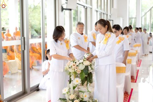 ภาพ No.239418:วันอาทิตย์ที่ 17 สิงหาคม พ.ศ. 2568 พิธีกดปุ่มอัญเชิญรูปเหมือน พระมงคลเทพมุนี (สด จันทสโร)  ณ มหาวิหารแก้วพระมงคลเทพมุนี  ศูนย์ปฏิบัติธรรมแก้วเมืองเลย