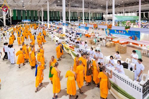 ภาพ No.95300:พิธีมุทิตาพระมหาเถระและพระเถระ ครั้งที่ 29 วันอาทิตย์ที่ 19 พฤศจิกายน พ.ศ. 2566 ณ ห้องแก้วสารพัดนึก สภาธรรมกายสากล วัดพระธรรมกาย