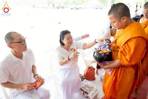 ภาพ No.225947:วันเสาร์ที่ 24 พฤษภาคม พ.ศ. 2568 พิธีถวายสังฆทาน 323 วัด ปีที่ 21 ครั้งที่ 177 พิธีมอบกองทุนหนุนแรงใจช่วยครูใต้ ปีที่ 18 ครั้งที่ 141 และพิธีทำบุญอุทิศส่วนกุศลให้ผู้วายชนม์ ณ ศูนย์ปฏิบัติธรรมภาคใต้ จ.สงขลา