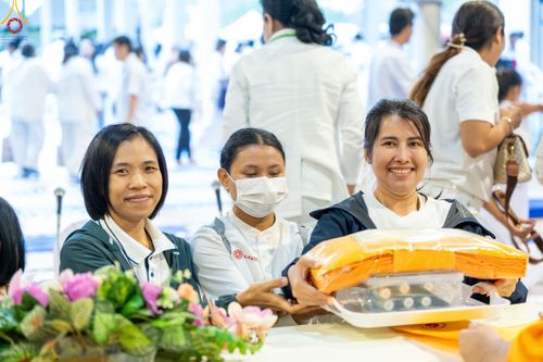 ภาพ No.189439:พิธีถวายภัตตาหารเป็นสังฆทาน แด่พระธรรมยาตรา ในโครงการธรรมยาตรา กตัญญูบูชา มหาปูชนียาจารย์ พระมงคลเทพมุนี(สด จนฺทสโร) พระผู้ปราบมาร อนุสรณ์สถาน 7 แห่ง ปีที่ 13 ณ อนุสรณ์สถานมหาวิหารพระมงคลเทพมุนี (โลตัสแลนด์) อ.สองพี่น้อง จ.สุพรรณบุรี วันที่ 5 มกราคม 2568