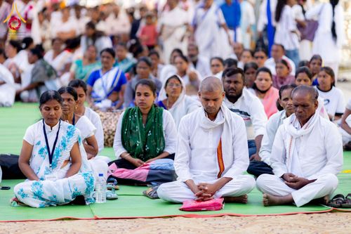 ภาพ No.283757:วันที่ 6-7 ธันวาคม พ.ศ. 2568  พิธีรับมอบหนังสือแสดงเจตจำนงถวายสิทธิครอบครองและใช้ประโยชน์วัดสันติวัน เมืองนาคปูร์  พิธีจุดโคมประทีปถวายเป็นพุทธบูชา และอุทิศบุญกุศลแด่ ดร.บี.อาร์. อัมเบดการ์  พิธีบูชาข้าวพระถ่ายทอดสดจากประเทศไทย