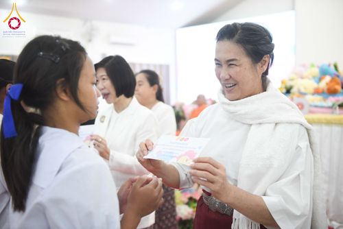 ภาพ No.282033:วันศุกร์ที่ 19 ธันวาคม พ.ศ. 2568 พิธีมอบโล่และใบประกาศเกียรติคุณ โครงการเจริญพระพุทธมนต์ธัมมจักกัปปวัตตนสูตร และวันรวมพลังเด็กดีV-Star ดาวแห่งความดี ผู้นำฟื้นฟูศีลธรรมโลกจังหวัดสระบุรี ณ ศูนย์ปฏิบัติธรรมสระบุรี