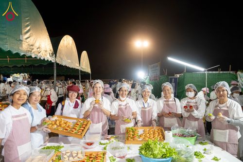 ภาพ No.300967:วันที่ 23 มกราคม พ.ศ. 2569 พิธีถวายภัตตาหารเป็นสังฆทาน แด่พระธรรมยาตรา ณ อนุสรณ์สถานบางปลา วัดบางปลา อำเภอบางเลน จังหวัดนครปฐม ในโครงการธรรมยาตรา กตัญญูบูชา มหาปูชนียาจารย์ พระมงคลเทพมุนี(สด จนฺทสโร) พระผู้ปราบมาร อนุสรณ์สถาน 7 แห่ง ปีที่ 14