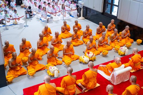 ภาพ No.330875:วันวิสาขบูชา อาทิตย์ที่ 31 พฤษภาคม พ.ศ.2569 พิธีบรรพชาสามเณรอุบาสก 11 ท่าน , พิธีถวายบาตรผ้าไตร และจตุปัจจัยไทยธรรม แด่สามเณร , พิธีอุปสมบทอุทิศชีวิต , พิธีกล่าวคำกัปปิยภัณฑ์  ณ อุโบสถพระไตรปิฎก วัดพระธรรมกาย จังหวัดปทุมธานี