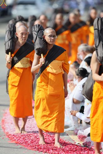 ภาพ No.287446:วันที่ 3 มกราคม พ.ศ. 2569 พิธีต้อนรับพระธรรมยาตรา ในโครงการธรรมยาตรา กตัญญูบูชา มหาปูชนียาจารย์ พระมงคลเทพมุนี(สด จนฺทสโร) พระผู้ปราบมาร อนุสรณ์สถาน 7 แห่ง ปีที่ 14 ณ อนุสรณ์สถานมหาวิหารพระมงคลเทพมุนี (โลตัสแลนด์) อ.สองพี่น้อง จ.สุพรรณบุรี