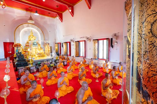 ภาพ No.293923:วันที่ 14 มกราคม พ.ศ. 2569 พิธีจุดประทีปถวายเป็นพุทธบูชา และบูชาธรรมมหาปูชนียาจารย์  ณ วัดสองพี่น้อง ต.ต้นตาล อ.สองพี่น้อง จ.สุพรรณบุรี ในโครงการธรรมยาตรา กตัญญูบูชา มหาปูชนียาจารย์ พระมงคลเทพมุนี(สด จนฺทสโร) พระผู้ปราบมาร อนุสรณ์สถาน 7 แห่ง ปีที่ 14