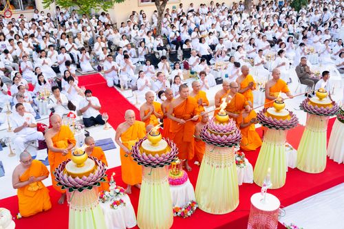 ภาพ No.297003:วันที่ 17 มกราคม พ.ศ. 2569 พิธีจุดประทีปถวายเป็นพุทธบูชา และบูชาธรรมมหาปูชนียาจารย์  ณ วัดโบสถ์บน ต.บางคูเวียง จ.นนทบุรี อนุสรณ์สถานลำดับที่ 4 สถานที่เกิดด้วยกายธรรม ในโครงการธรรมยาตรา กตัญญูบูชา มหาปูชนียาจารย์ พระมงคลเทพมุนี(สด จนฺทสโร) พระผู้ปราบมาร อ