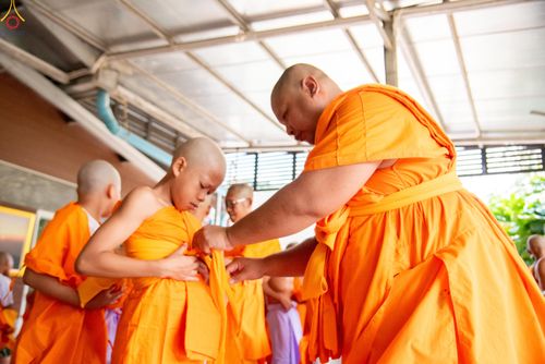 ภาพ No.320189:วันเสาร์ที่ 4 เมษายน 2569 พิธีตัดปอยผม ขอขมาผู้ปกครอง  มอบบาตร-ผ้าไตร และพิธีบรรพชาสามเณร 87 รูป  ณ ศูนย์ปฏิบัติธรรมระยอง(บ้านช่องลม)  ต.บางบุตร อ.บ้านค่าย จ.ระยอง