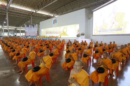 ภาพ No.318132:วันอาทิตย์ต้นเดือนที่ 5 เมษายน พ.ศ.2569 พิธีตักบาตร ณ บ้านแก้วเรือนทองคุณยายอาจารย์ฯ วัดพระธรรมกาย