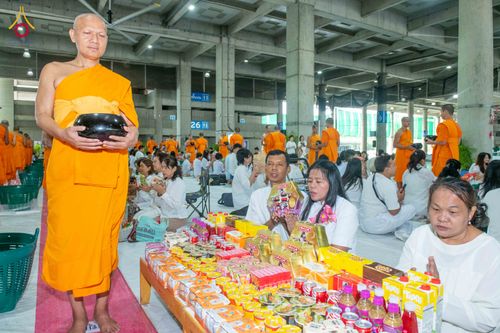 ภาพ No.342922:วันอาทิตย์ที่ 9 สิงหาคม พ.ศ.2569 พิธีตักบาตรฉลองพระใหม่ โครงการบรรพชาและอุปสมบทหมู่ รุ่นเข้าพรรษา ณ มหารัตนวิหาคด คอร์ 26 วัดพระธรรมกาย