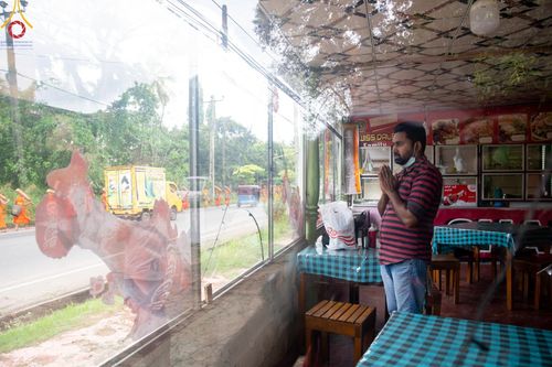 ภาพ No.140764:PhotoStory มหาศรัทธา ธรรมยาตราศรีลังกา EP.4 โครงการสยาม-ลังกา ธรรมยาตรา ฉลองเทศกาลวิสาขบูชาแห่งชาติ ศรีลังกา  บูชาธรรม 80 ปีหลวงพ่อธัมมชโย เส้นทางจาก เมืองดัมบูลลา ไปยัง เมืองมาตะเล  ตั้งแต่วันที่ 17-20 พฤษภาคม พ.ศ. 2567